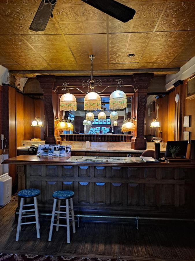 Van Gilder Hotel スワード エクステリア 写真