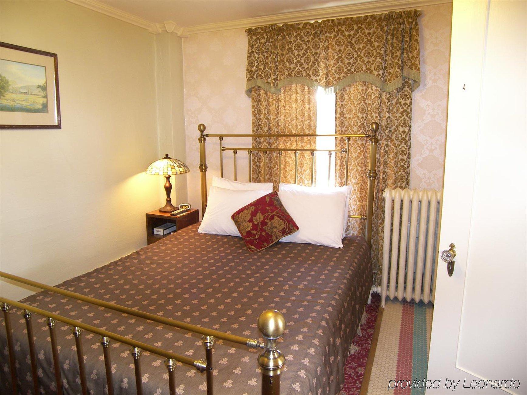Van Gilder Hotel スワード エクステリア 写真