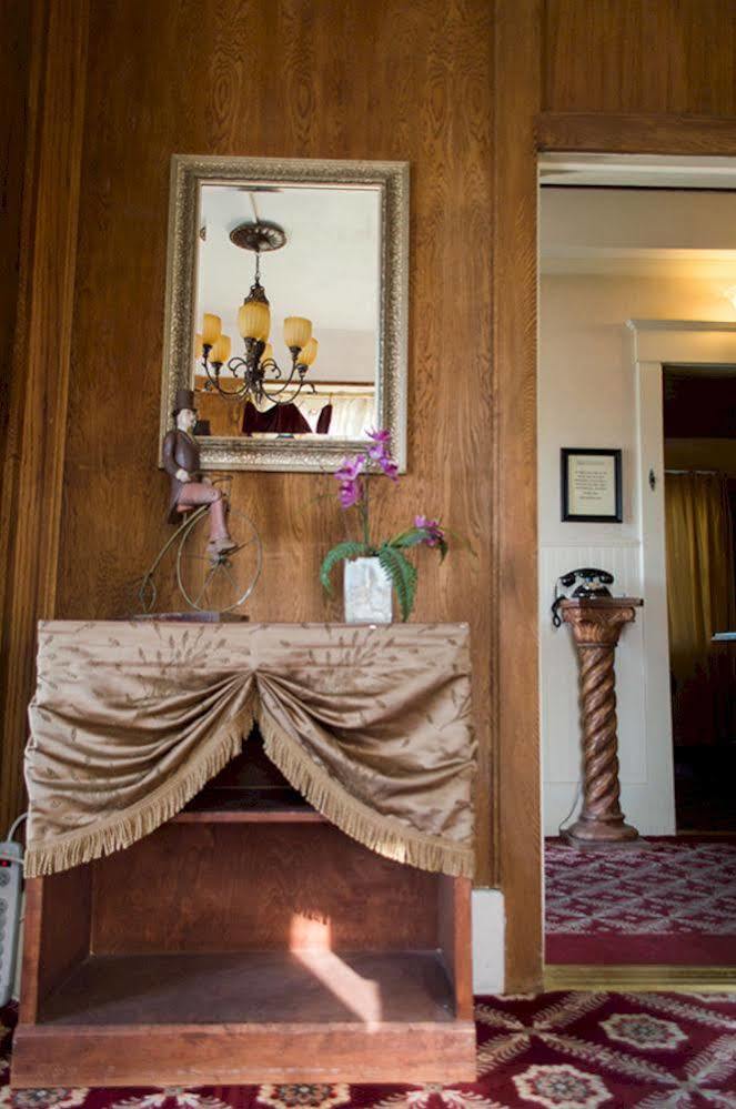Van Gilder Hotel スワード エクステリア 写真